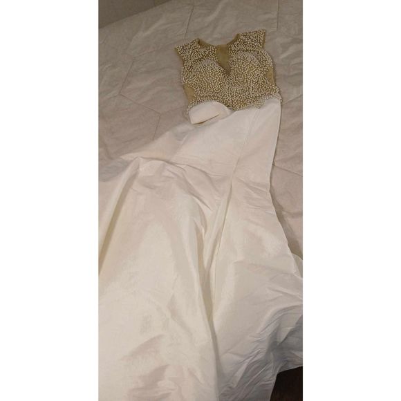 White Vienna Size 2 Mermaid dress - Picture 2 of 2